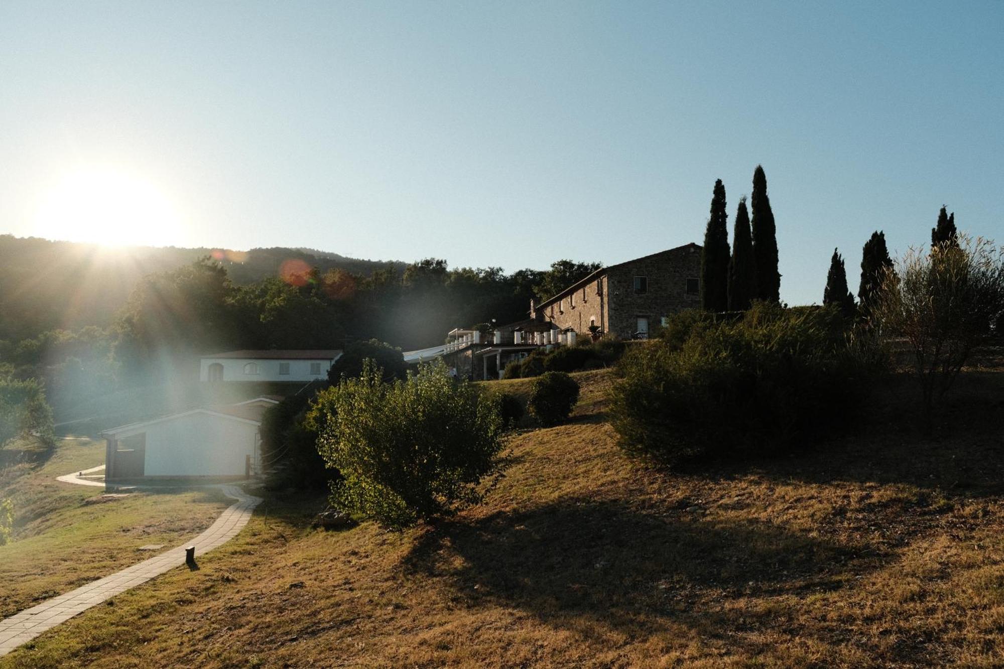 Vin Hotel - Wine Resort And Agriturismo Montieri Екстериор снимка