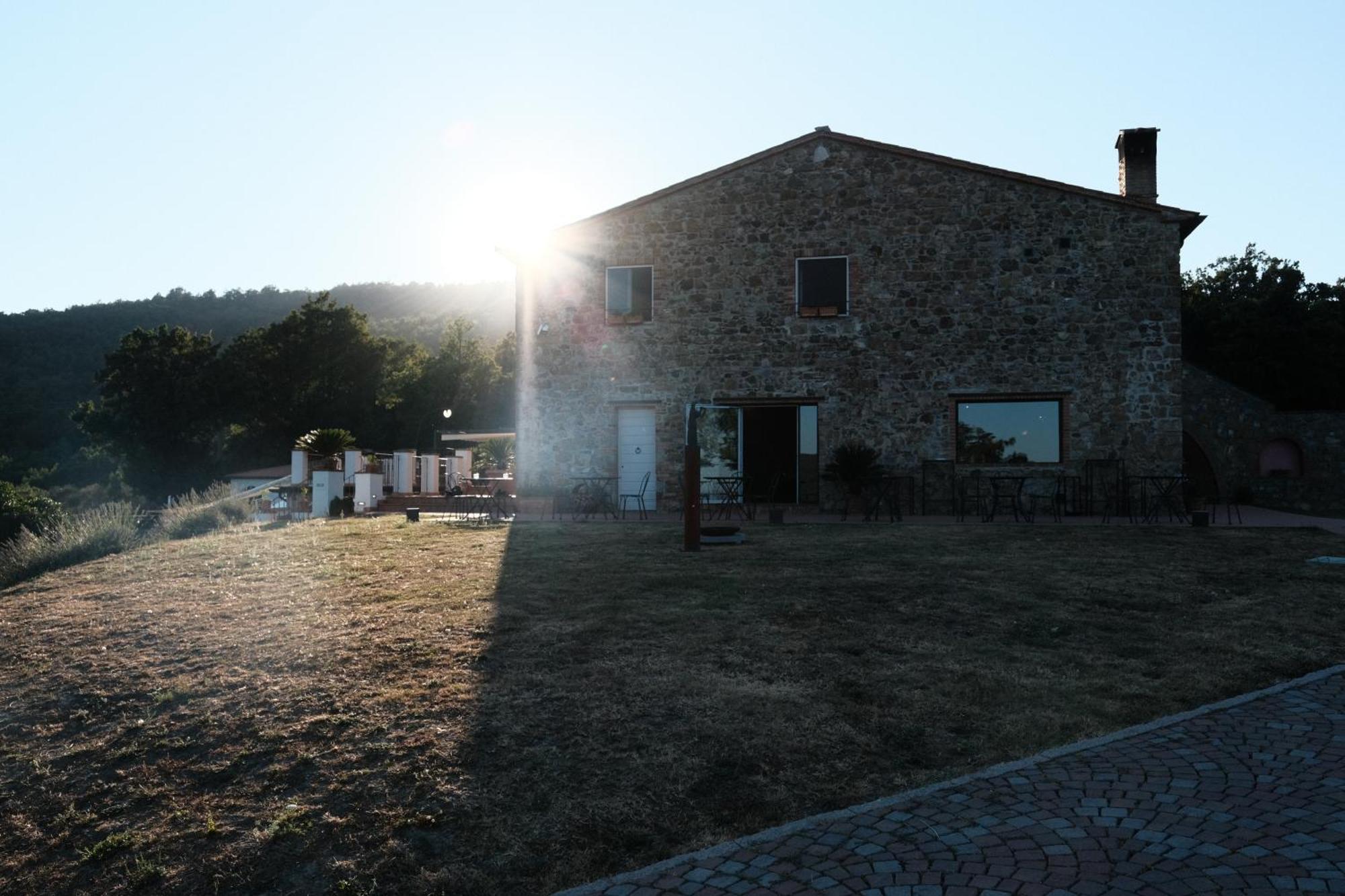 Vin Hotel - Wine Resort And Agriturismo Montieri Екстериор снимка