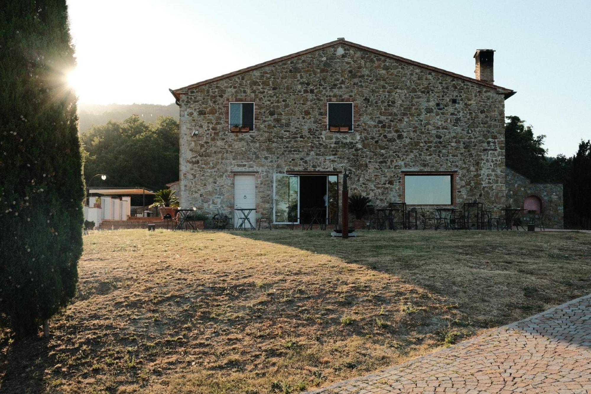 Vin Hotel - Wine Resort And Agriturismo Montieri Екстериор снимка