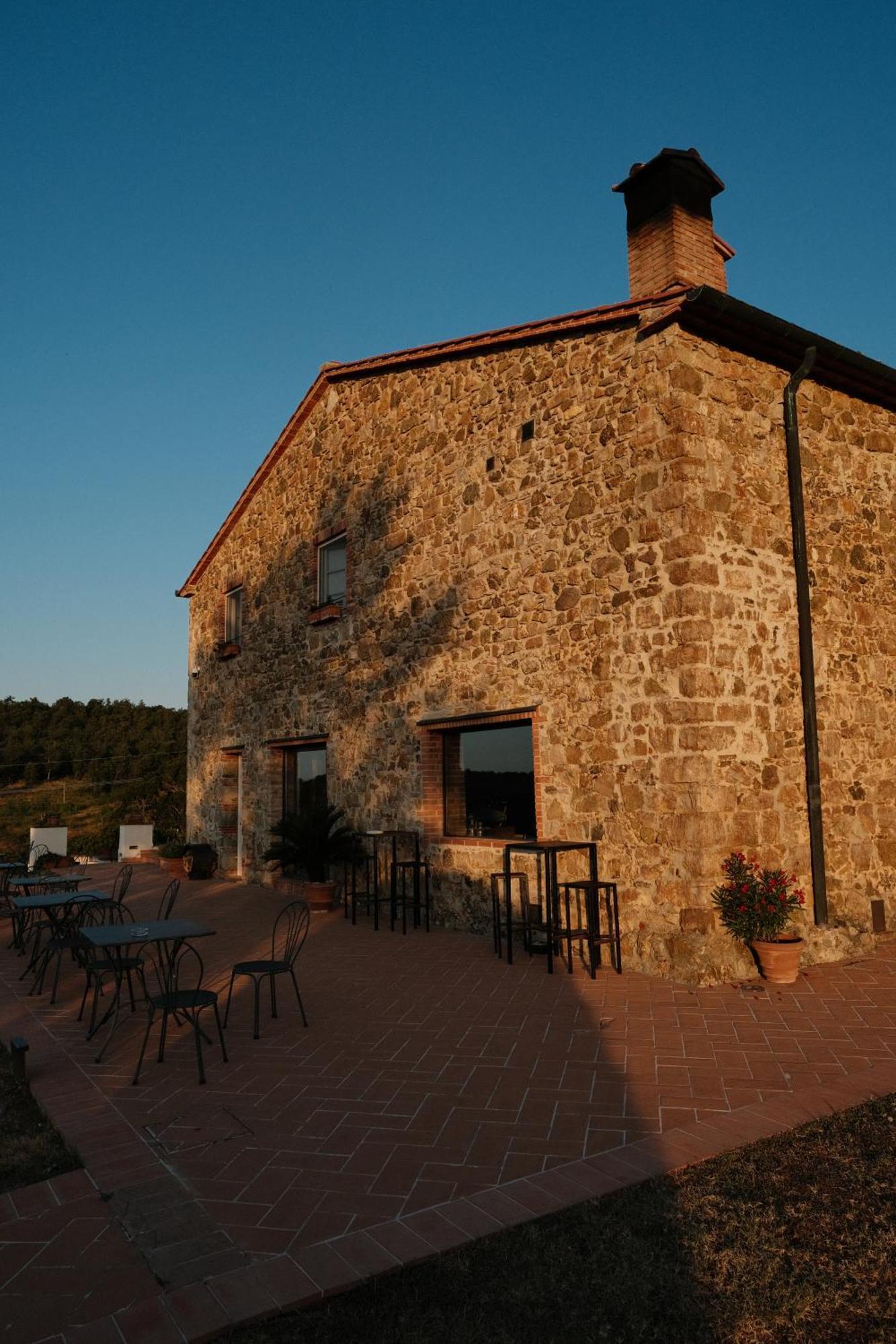 Vin Hotel - Wine Resort And Agriturismo Montieri Екстериор снимка