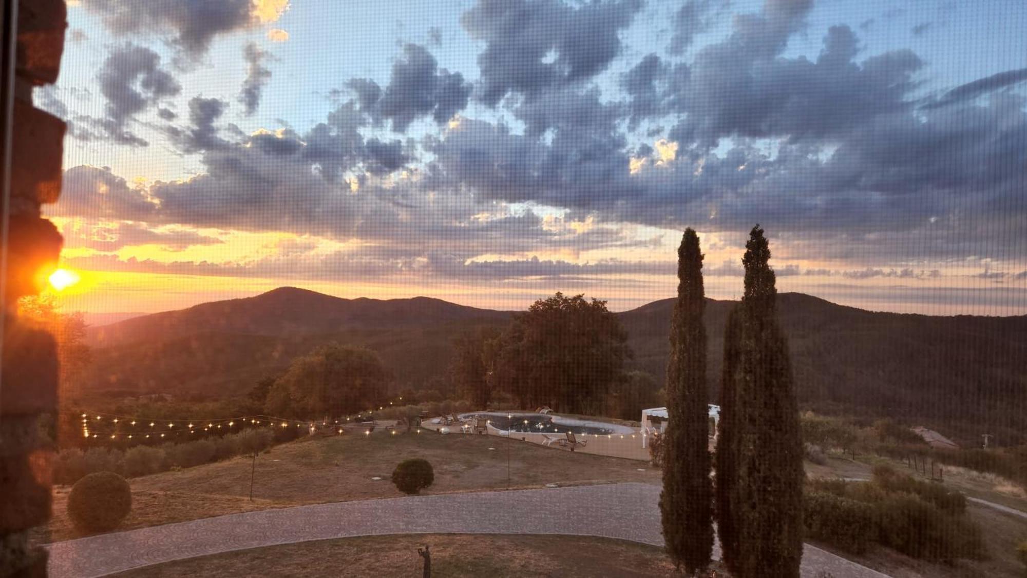 Vin Hotel - Wine Resort And Agriturismo Montieri Екстериор снимка