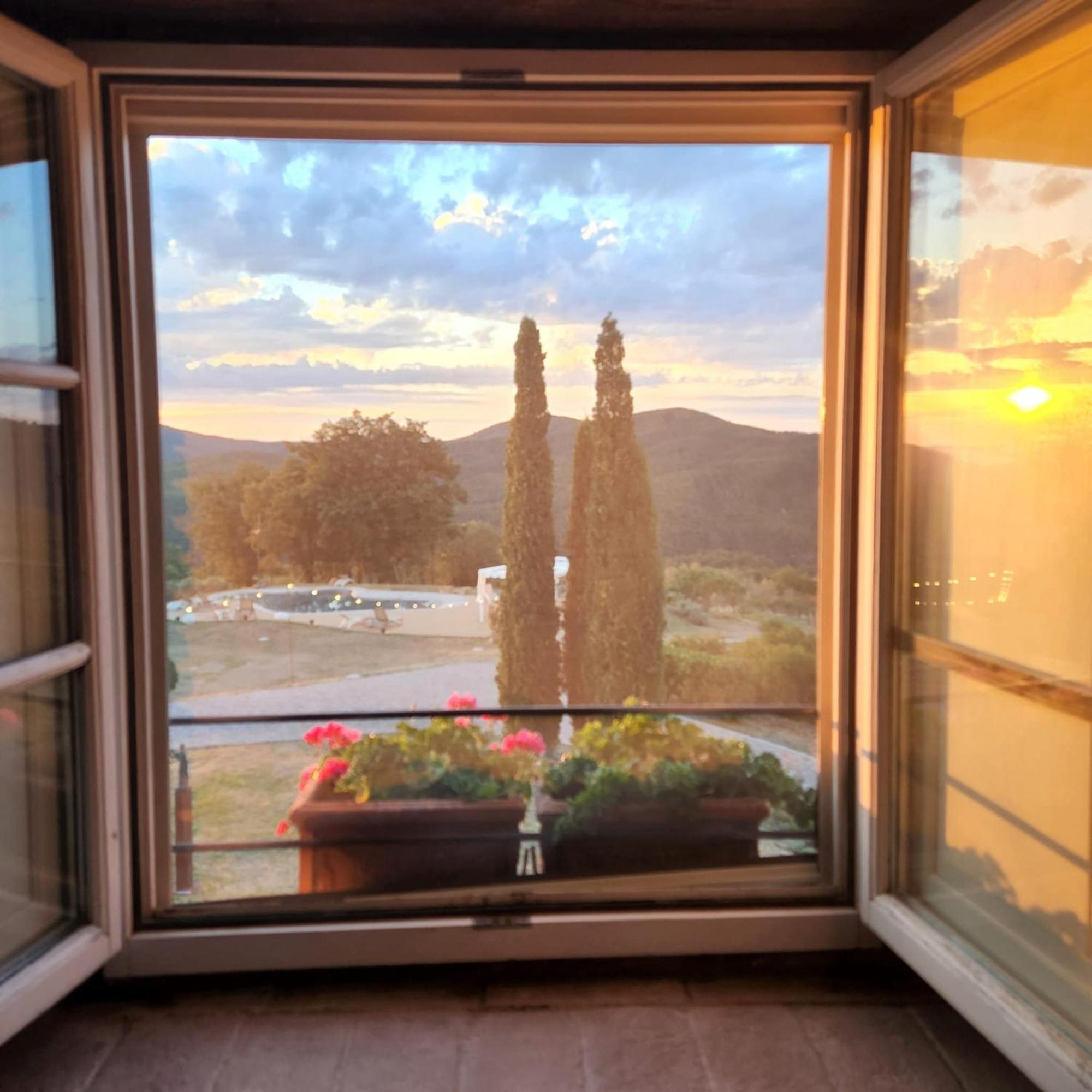 Vin Hotel - Wine Resort And Agriturismo Montieri Екстериор снимка